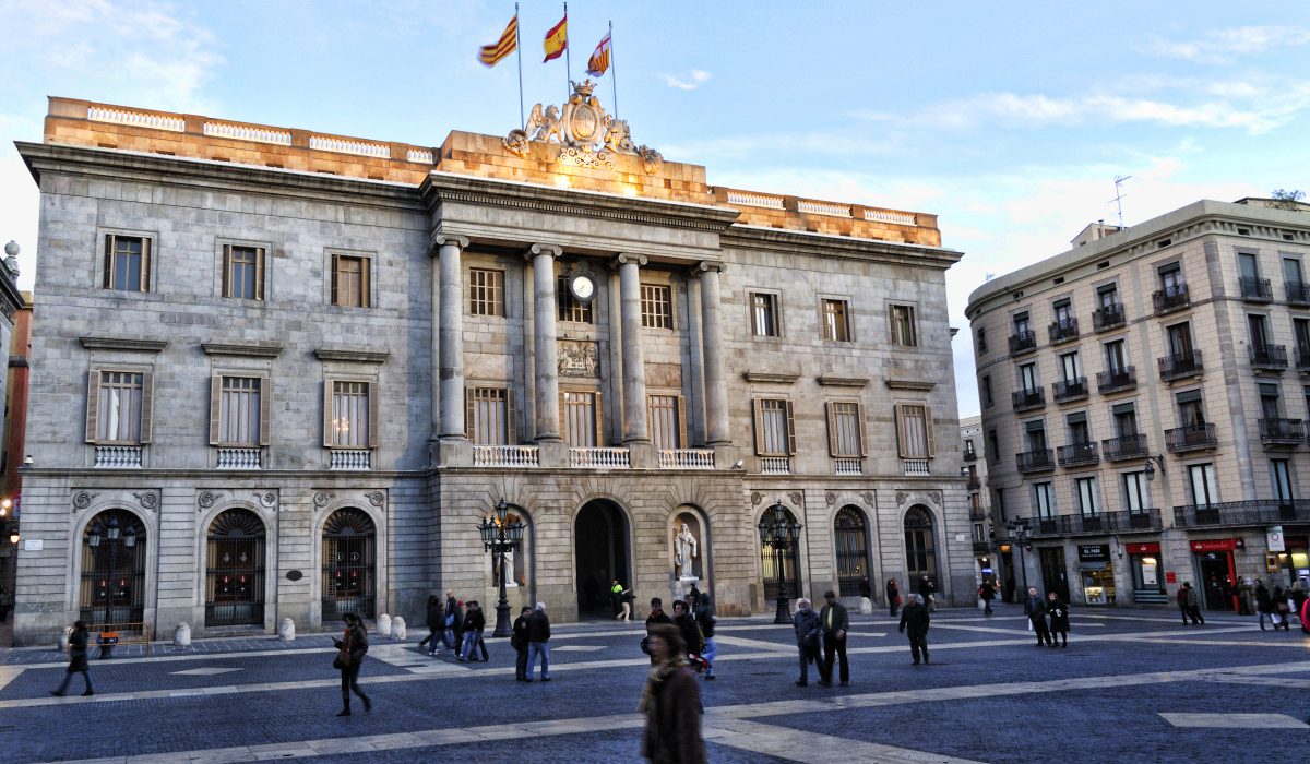 El Gobierno de Barcelona da un paso más en la penalización a los ciudadanos que se desplazan en moto